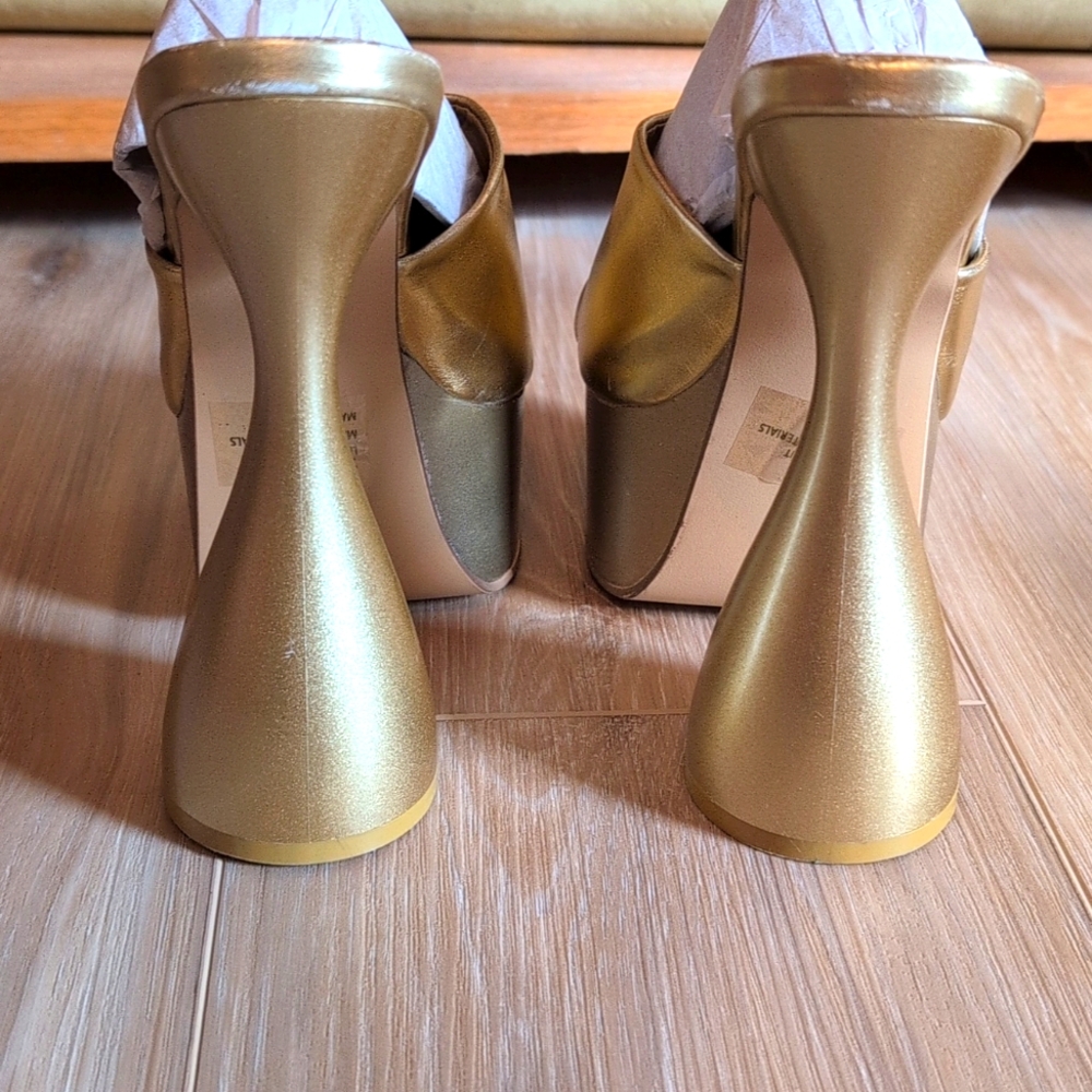 Retro Gold Heels - Picture 2 of 6